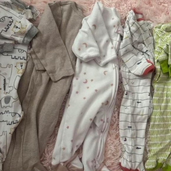 Baby Clothes & Sleepers - Picture 7 of 9